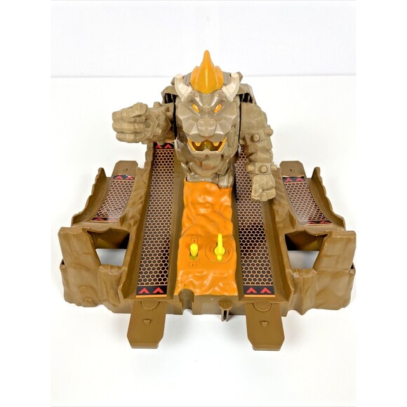 Hot Wheels Mario Kart Bowser's Castle Windup Animated Figure - Tested Works (B1) - Picture 2 of 5